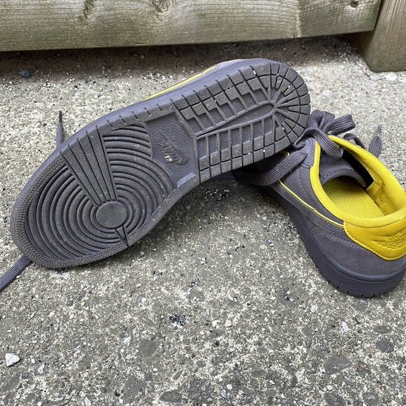 Women’s Nike Air Jordan 1 Retro Low OG - Picture 5 of 6